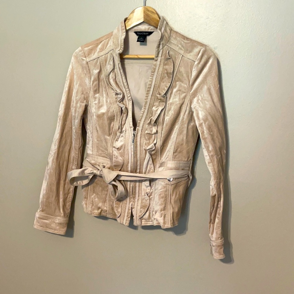 White House Black Market WHBM Size 4, Suede in beige/dark cream